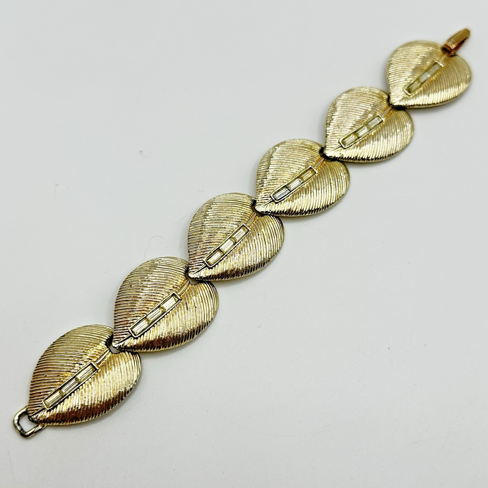 Vintage Gold Tone Leaf Link Bracelet Textured Leaves Fold Over Clasp Size 6.75