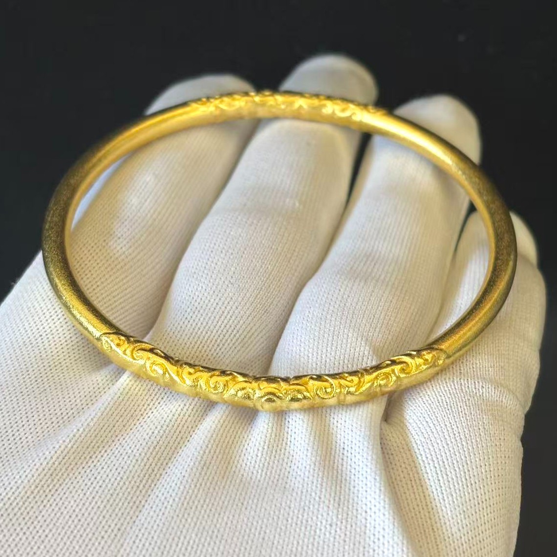 VTG Relief Floral Bangle Bracelet Gold-plated (NOT SURE) no mark, 7.8 inch