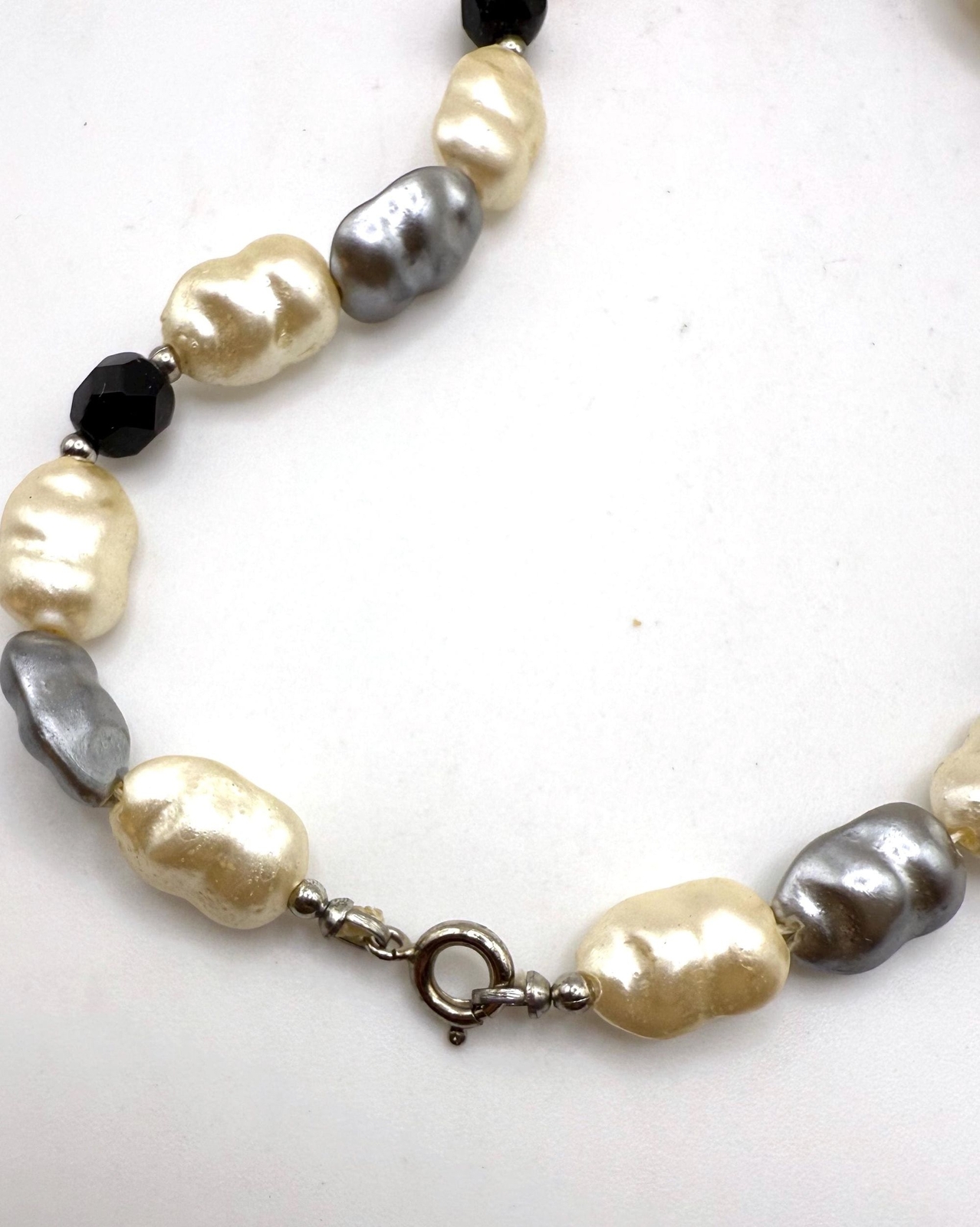 vintage faux pearl black gray and white beaded long necklace 30 inch