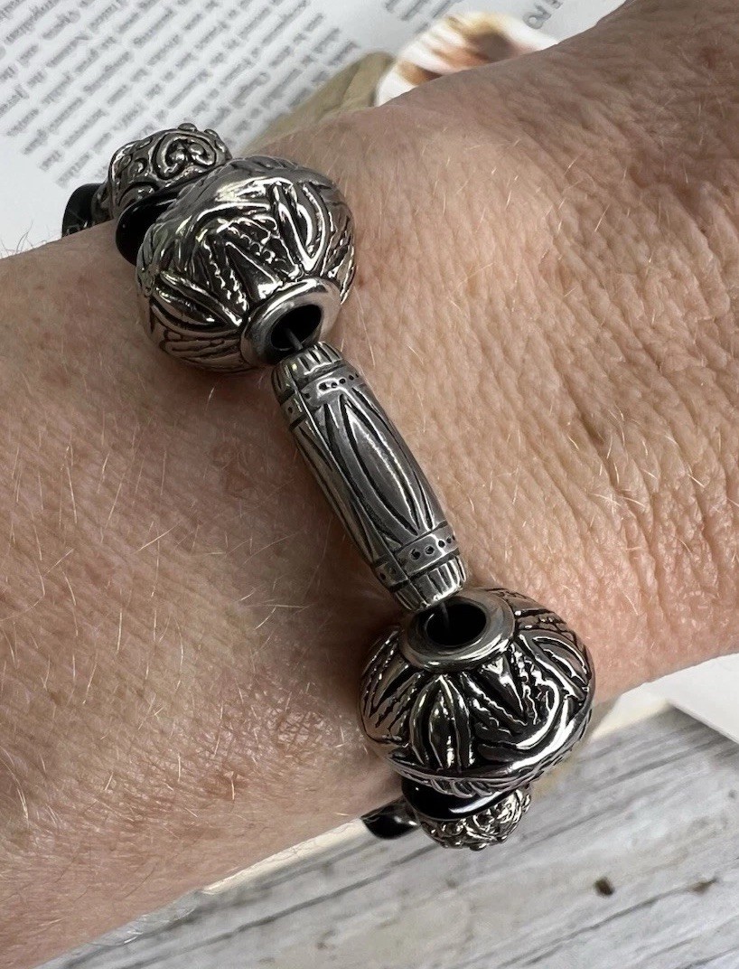 RETRO SILVER & BLACK TONE BEADED BRACELET WITH TOGGLE LOOP COSTUME JEWELRY 🖤
