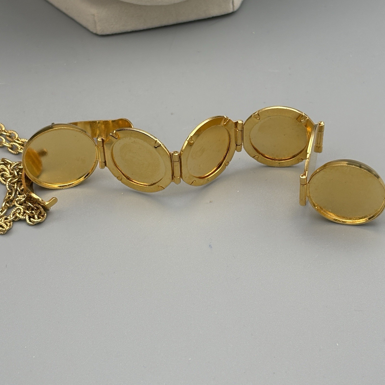 Vintage Ball Locket Pendant Necklace Folds Out Excellent! 26″