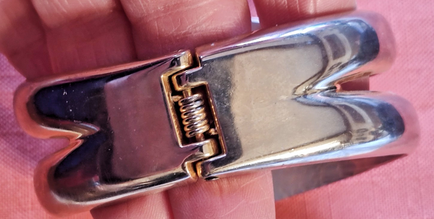 VTG 8.25″ Hinged Gold-toned Claw Cuff Bracelet 3″ across 1.75″ Wide