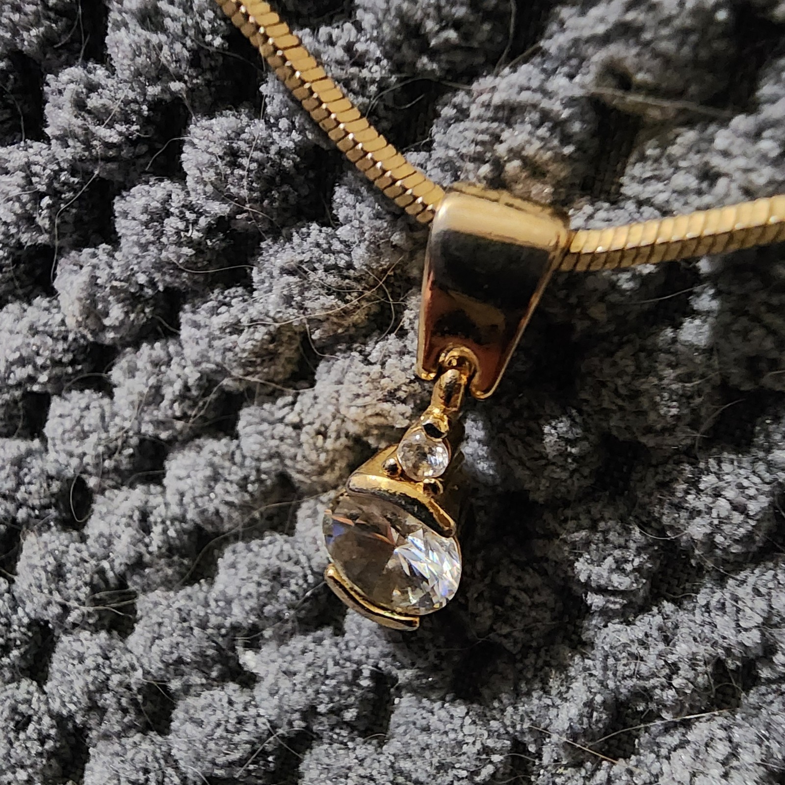 Vintage Gold Tone Necklace Large & Small Rhinestone Faux Diamond Pendant 18.5″