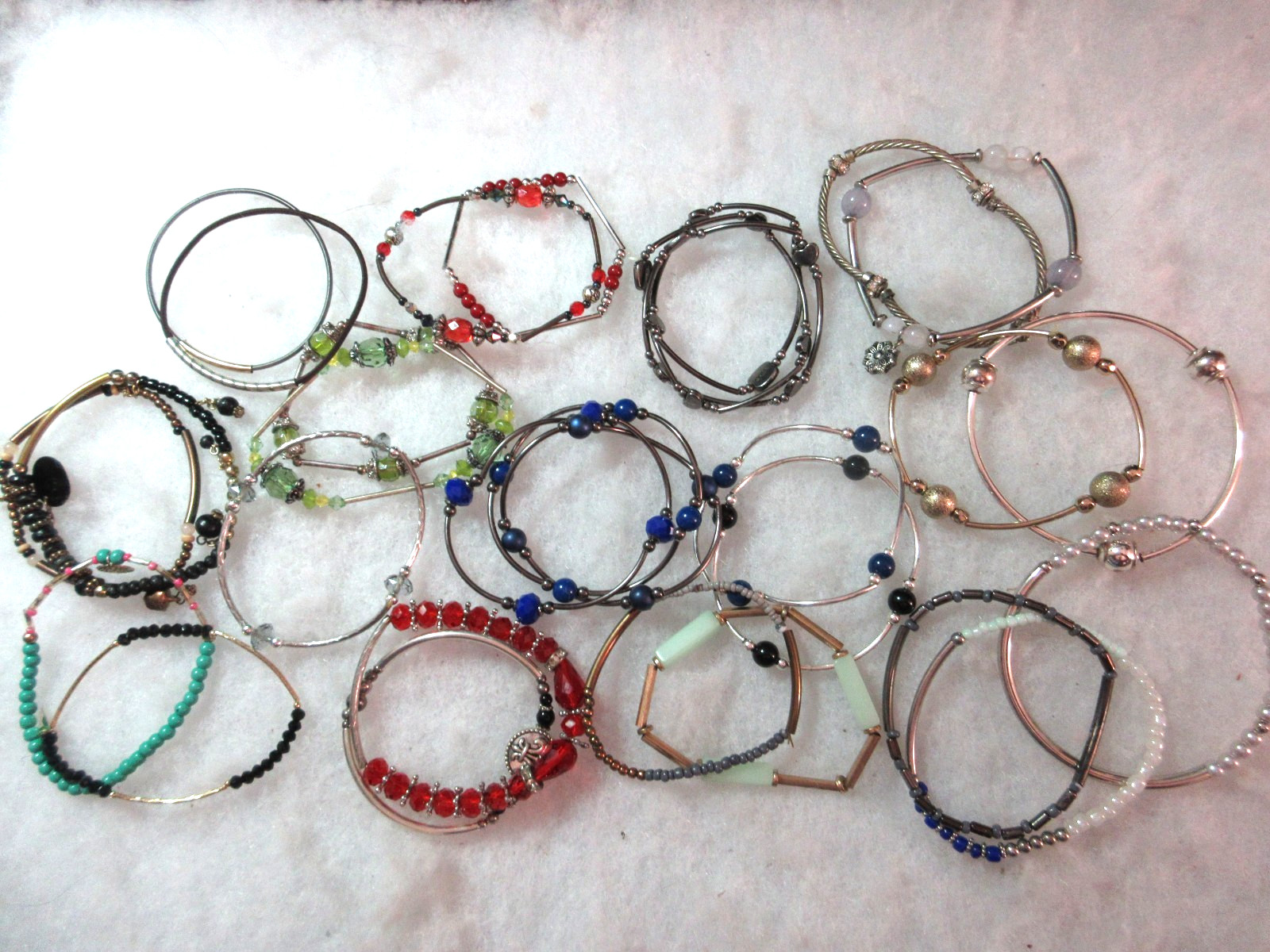 30 Thin Bracelets Silver & Gold Tone Tube Beads Sead Acrylic Crystals Beads B+