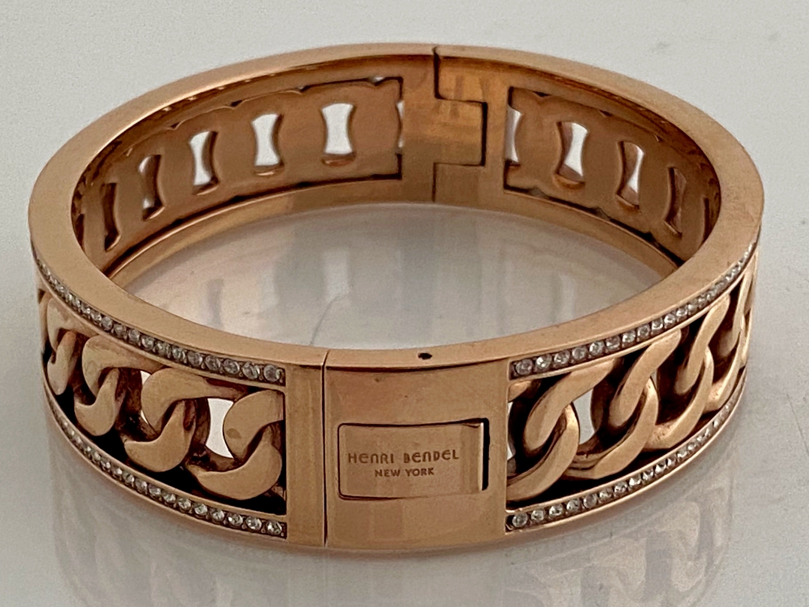 HENRI BENDEL New York Gold Tone Curb Chain Design Hinged Bracelet | Chunky
