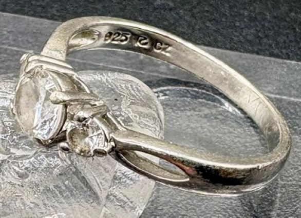 Vintage Sterling Silver CZ Three Stone Ring Size 9 925 Cubic Zirconia 2.6g