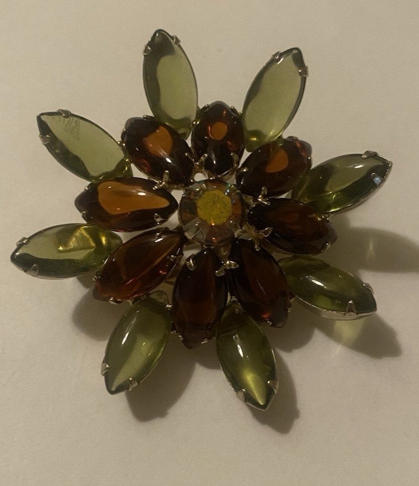 Vintage Style Green /brown Flower Resin Gem Brooch With Gold-Tone Backing