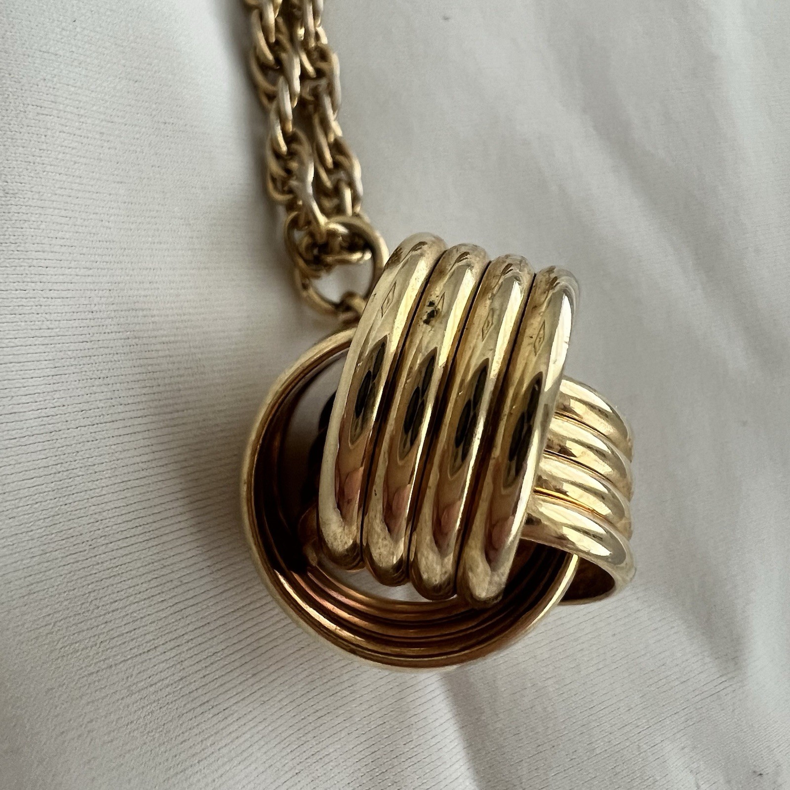 Vintage Gold Tone Ribbed Love Knot Pendant intertwine Necklace Chunky Rope Chain