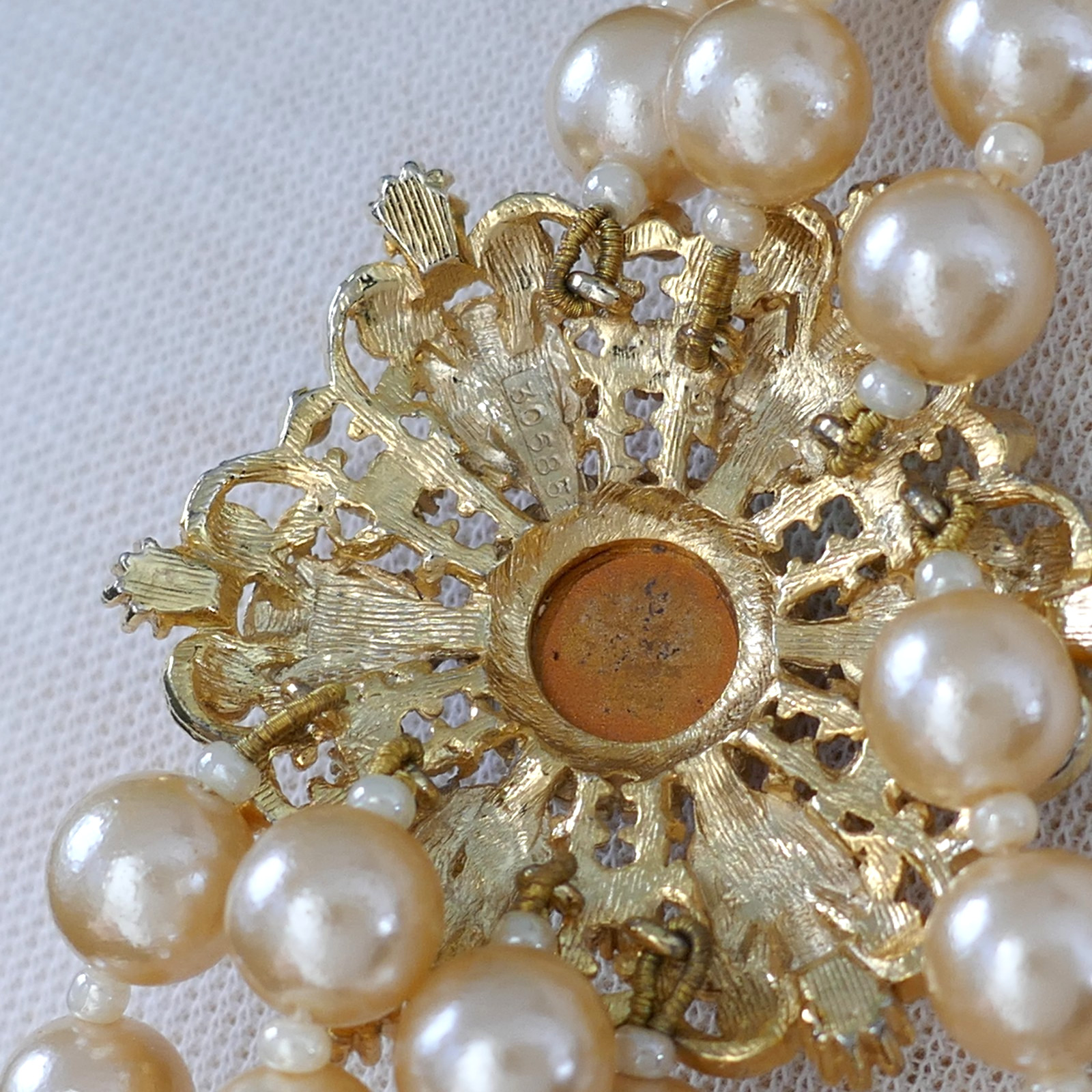 VINTAGE SPHINX OF ENGLAND CABOCHON RHINESTONE MULTI-STRAND PEARL BEAD NECKLACE