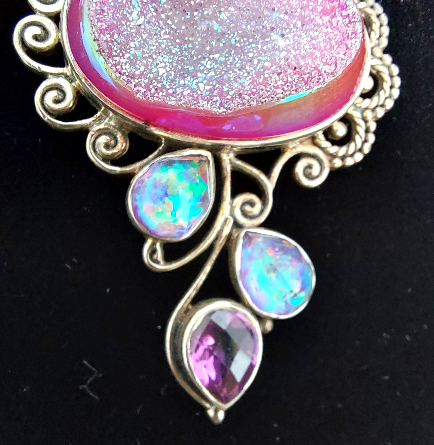 Vintage Sajen 925 Pendant Beautiful Aurora Open Geode Pink Druzy Quartz