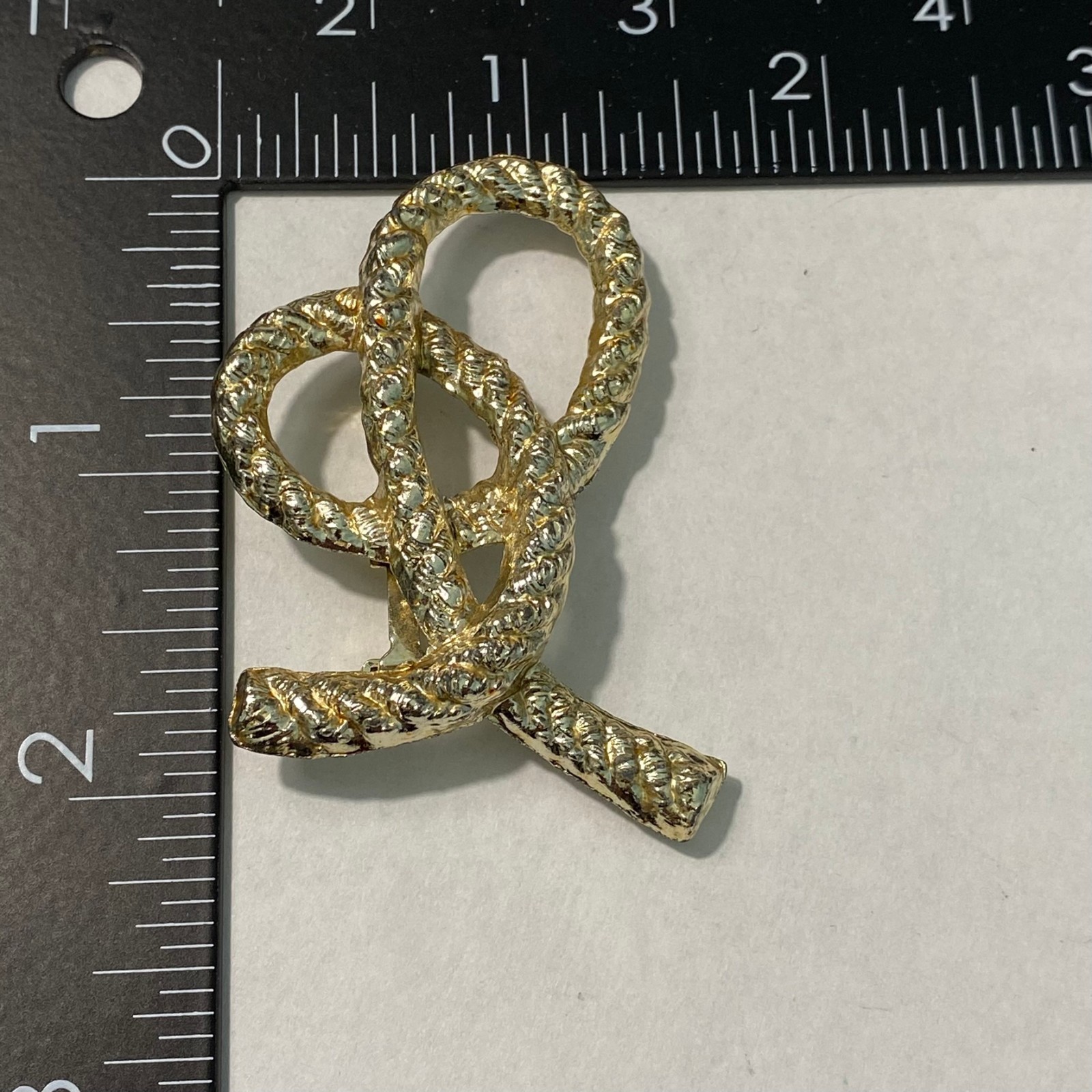 Vintage Gold Tone Rope Knot Brooch Pin Braided Ribbon Nautical Costume Jewelry