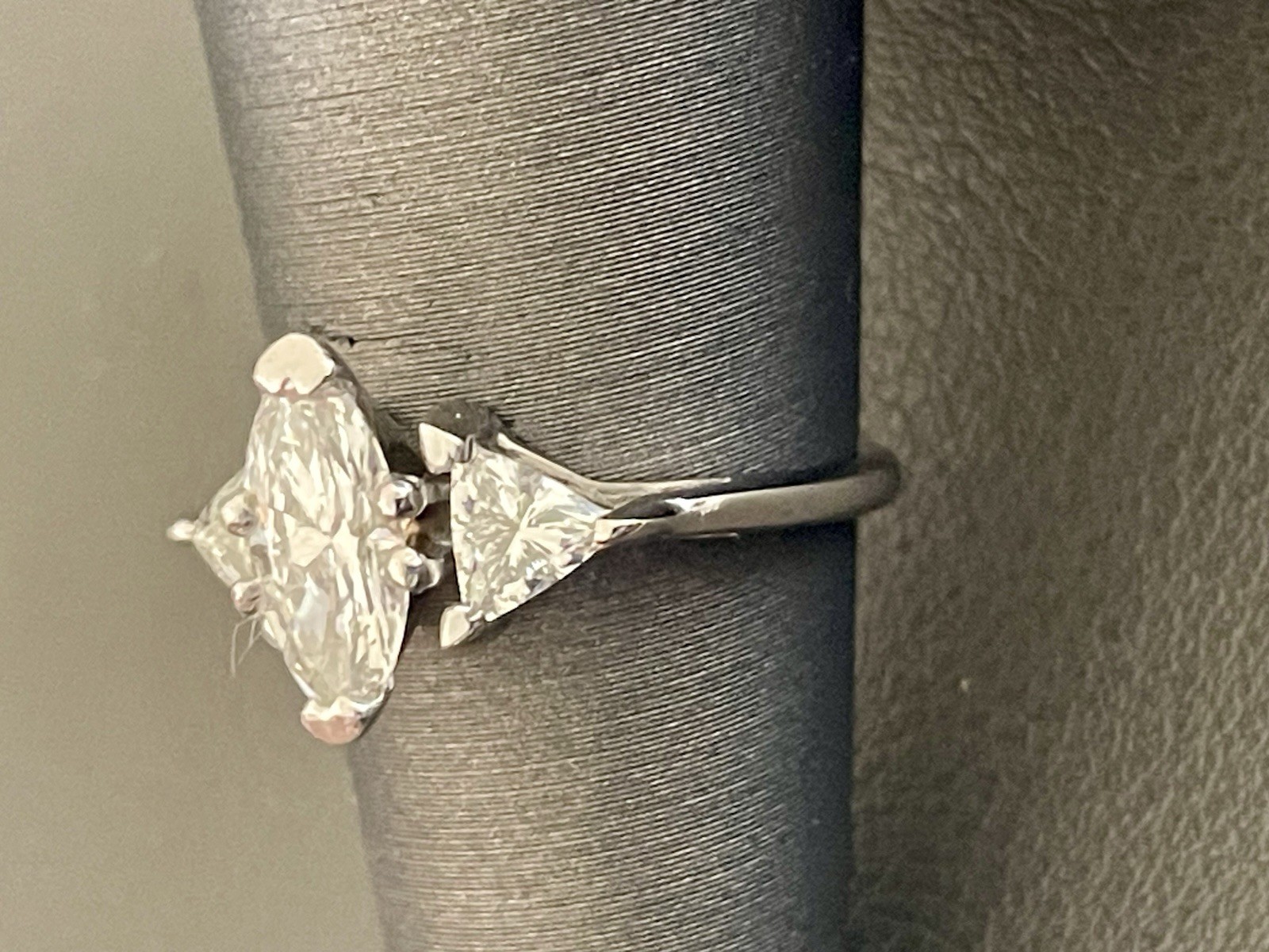 14KT White Gold 1.60CTW (1.00CT Center) Diamond Engagement Ring. Size 6(R211)