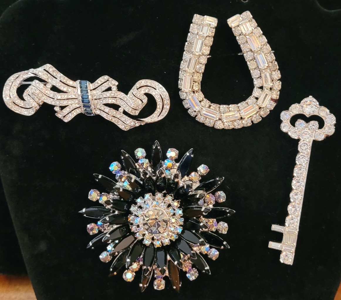 vintage Rhinestone Jewelry Lot Many Signed 125 Pieces