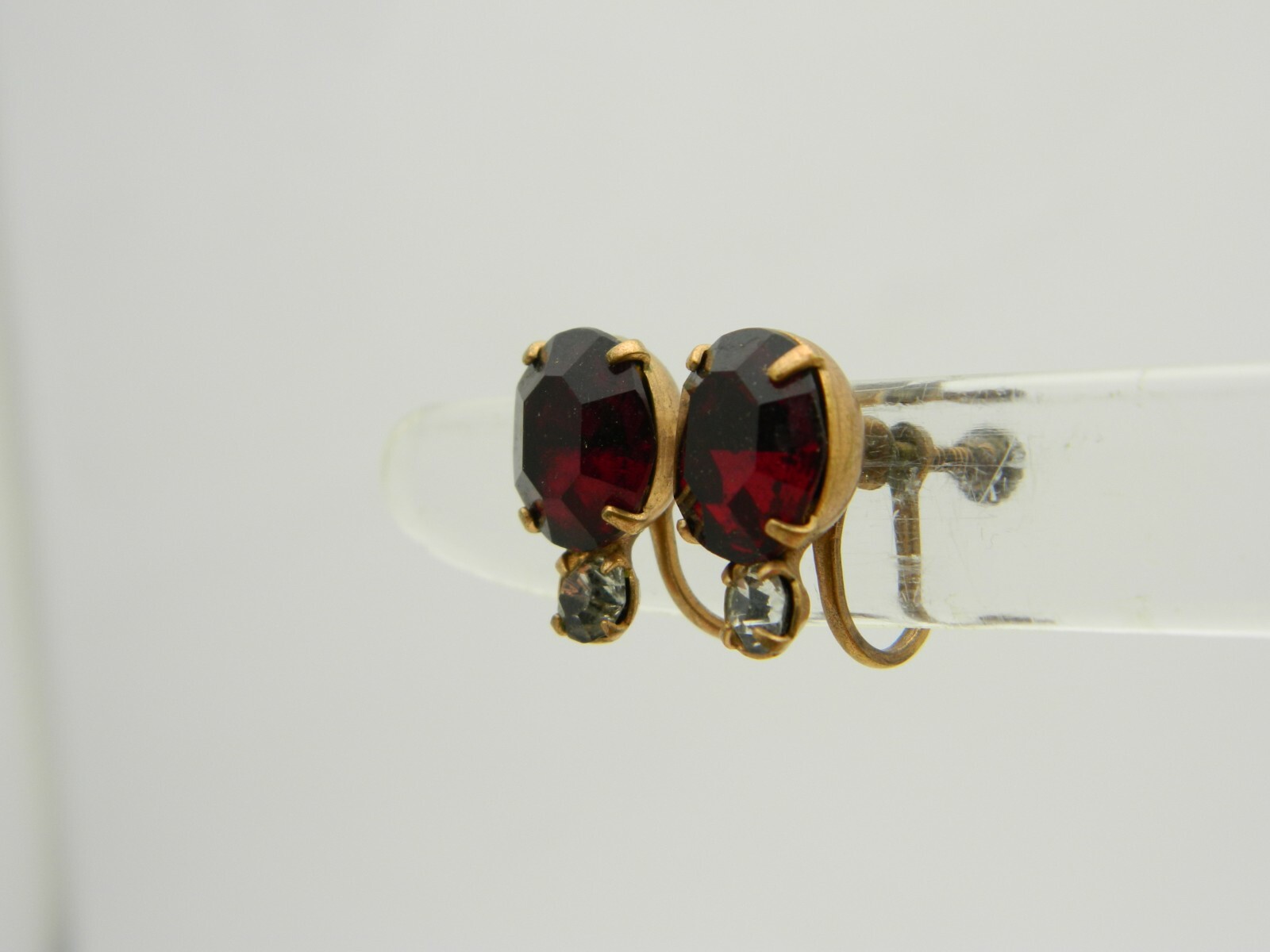 Red Clear Glass Rhinestone Gold Tone Screw-On Earrings Vintage