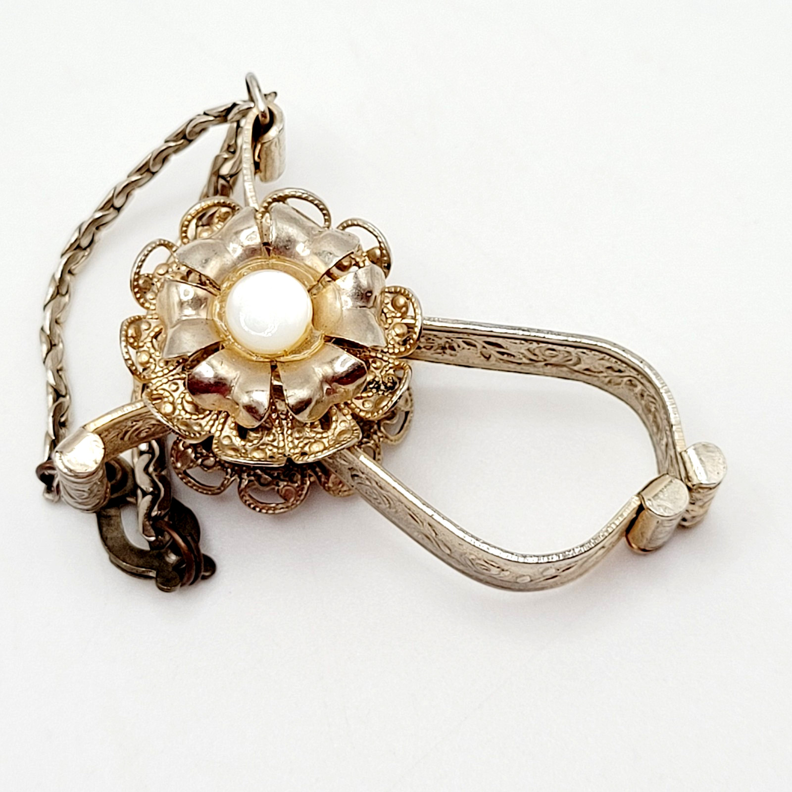 Vintage 1950s Gold Tone MOP Flower Embossed Floral Glove Clip Purse Ring Holder