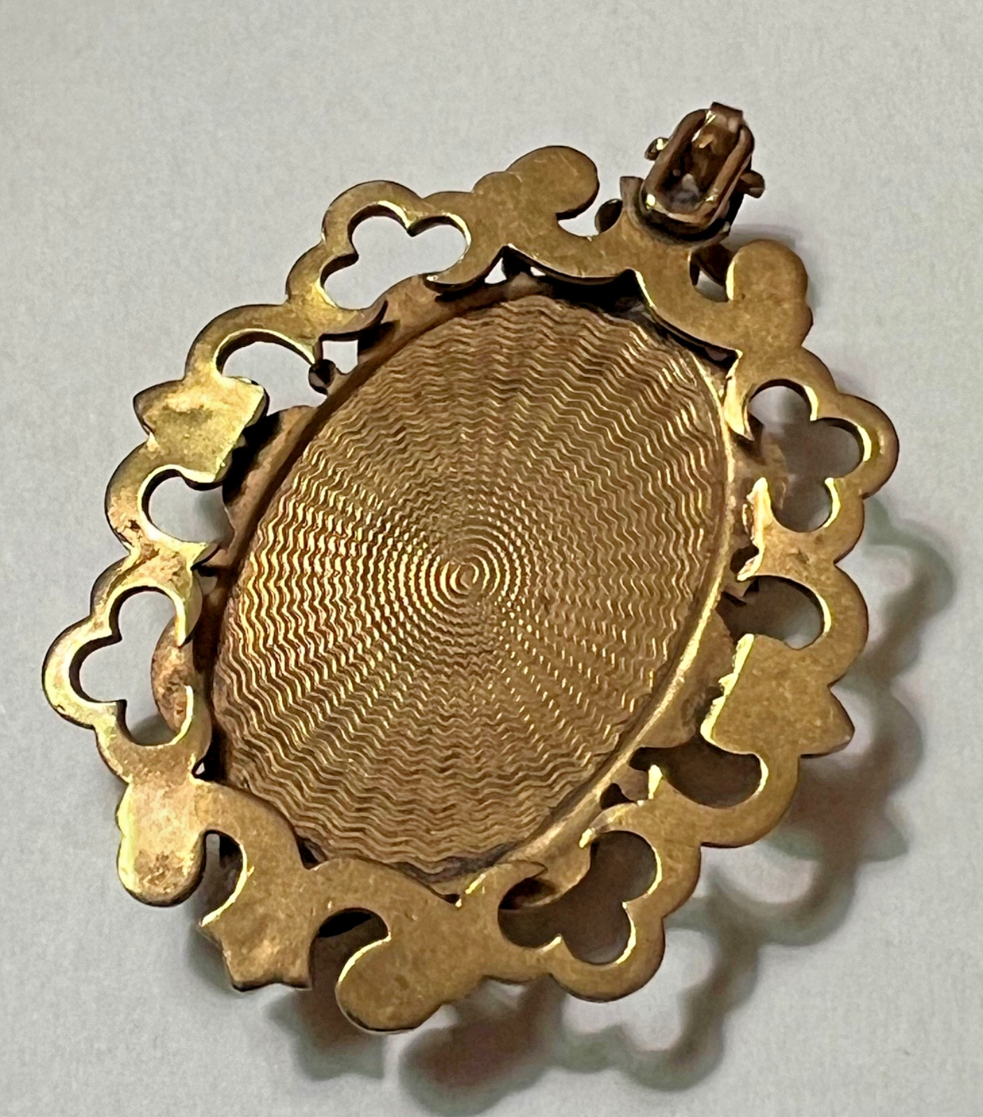 ANTIQUE PENDANT MEDALLION FLEUR DE LIS UNMARKED LIKELY GOLD-FILLED 2 3/8″ LONG