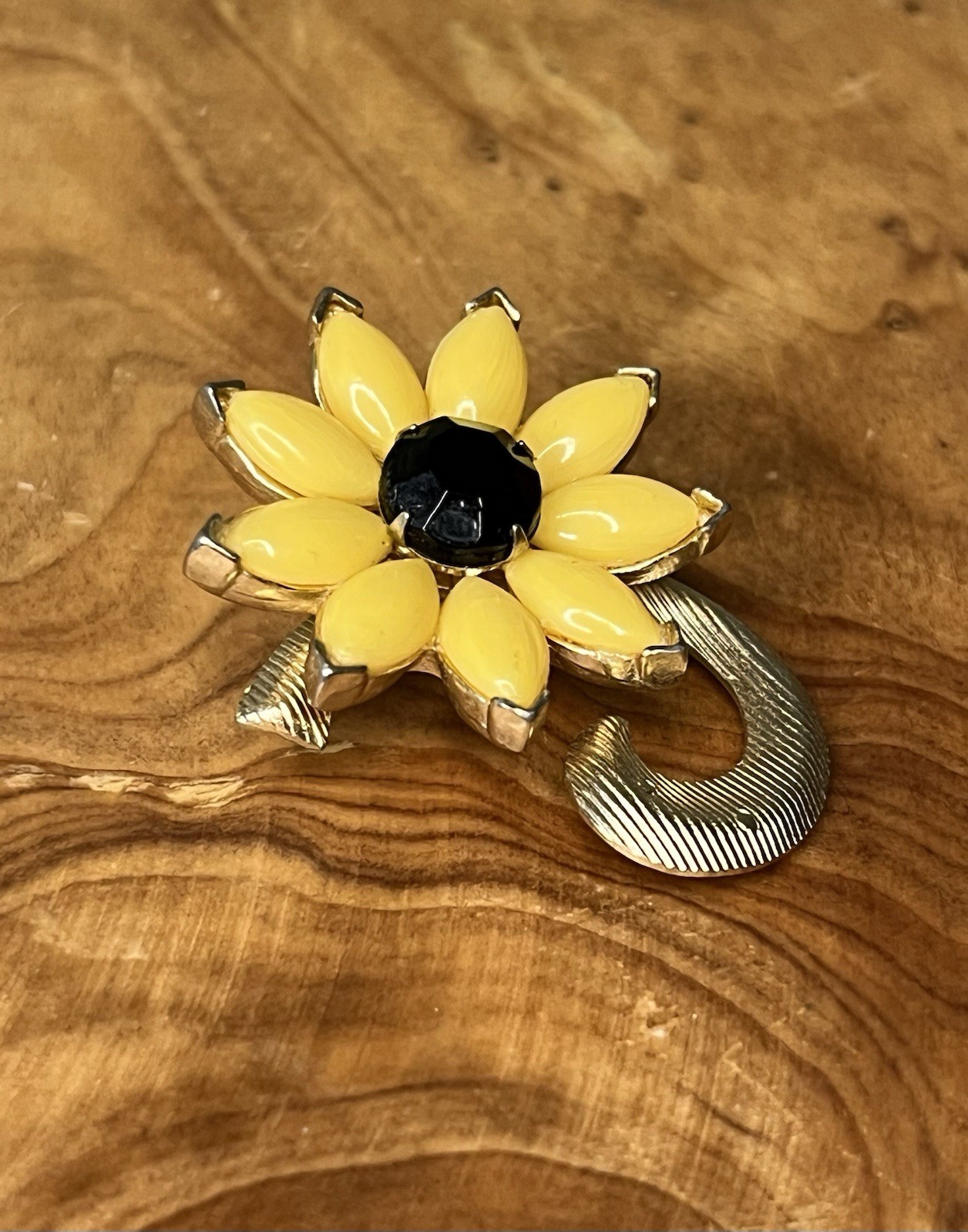 Vintage Yellow Flower Brooch Black Center Gold Tone Retro Daisy Pin 1.5”