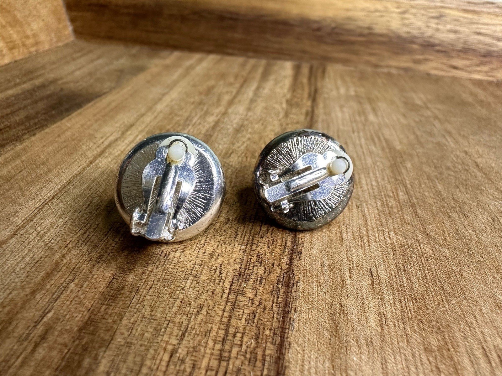 Vintage Round Silver Tone With White Plastic Clip On Earrings