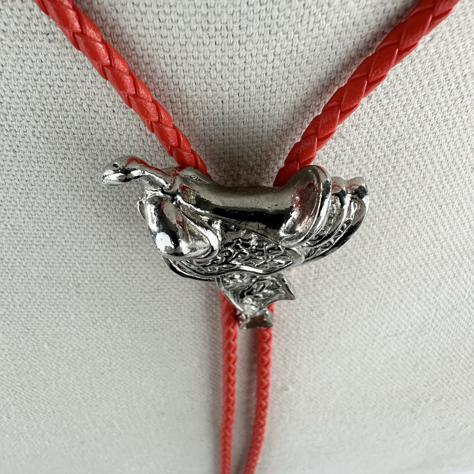 Stunning Vintage 90s Chrome Silver Tone Horse Saddle Western Bolo Tie
