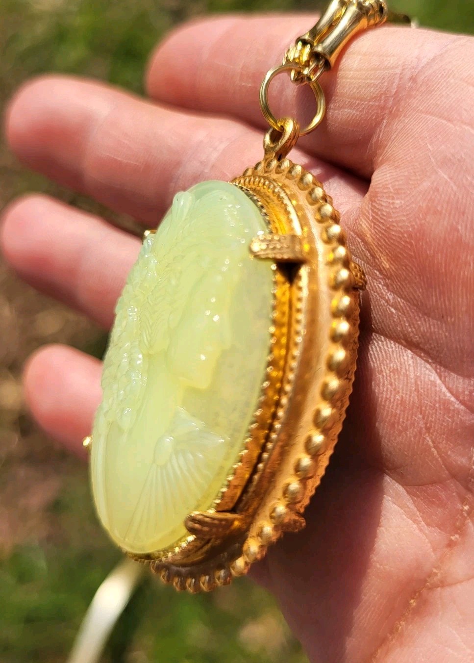 VINTAGE HASKELL 2 LADY CAMEO’S URANIUM GLASS PENDANT MONET BAMBOO NECKLACE OOAK