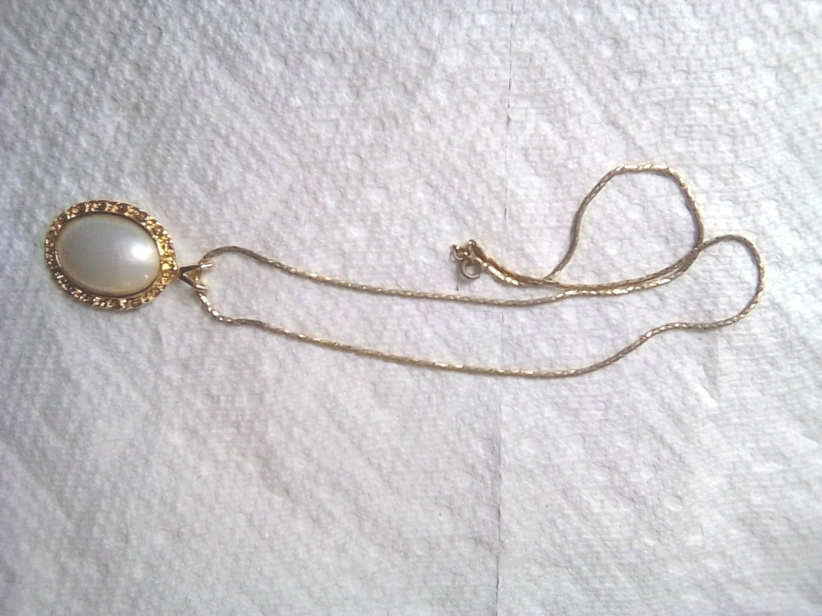 Vintage Monet Faux Frosted White Cabochon Frame Pearl Gold Tone Chain Necklace