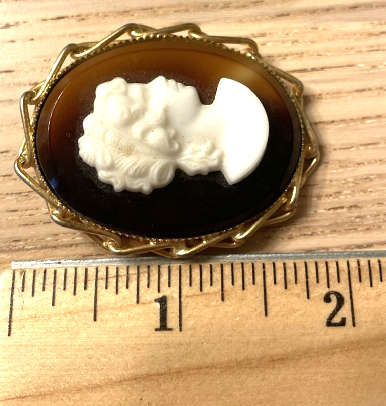 Cameo Brooch Pin Vintage Victorian Style Gold Tone Caramel Brown White & Gold 2″