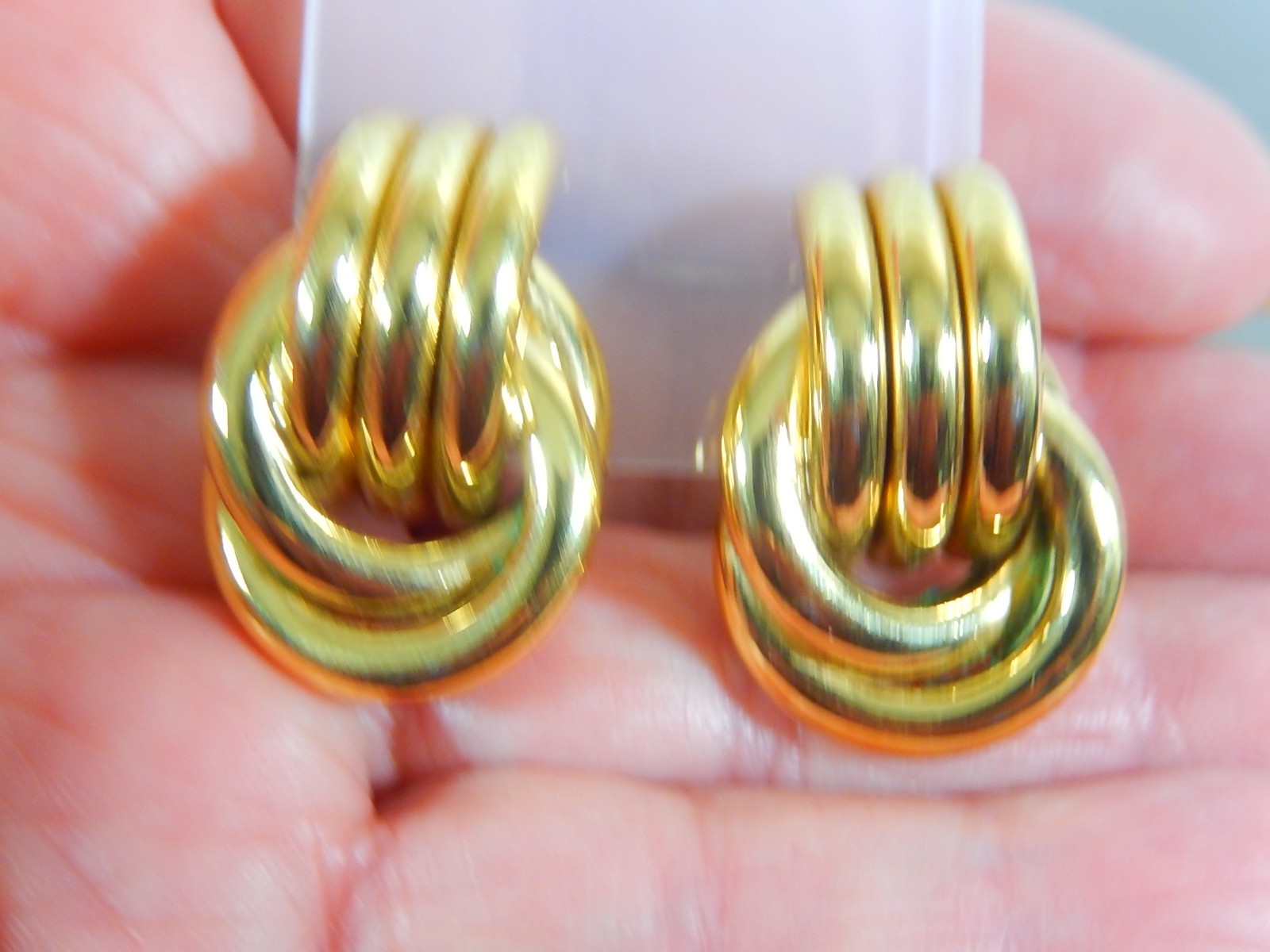 VTG NAPIER LARGE DOUBLE KNOT GOLD TONE ADJUSTABLE CLIP ON EARRINGS