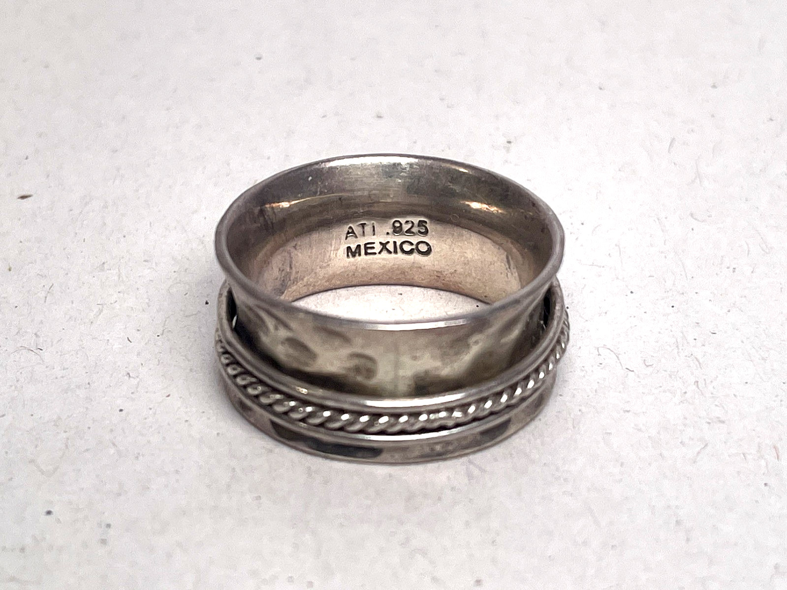 Vintage ATI Mexico 925 Sterling Silver Hammered Wide Band Ring Size 7 Rope Edge