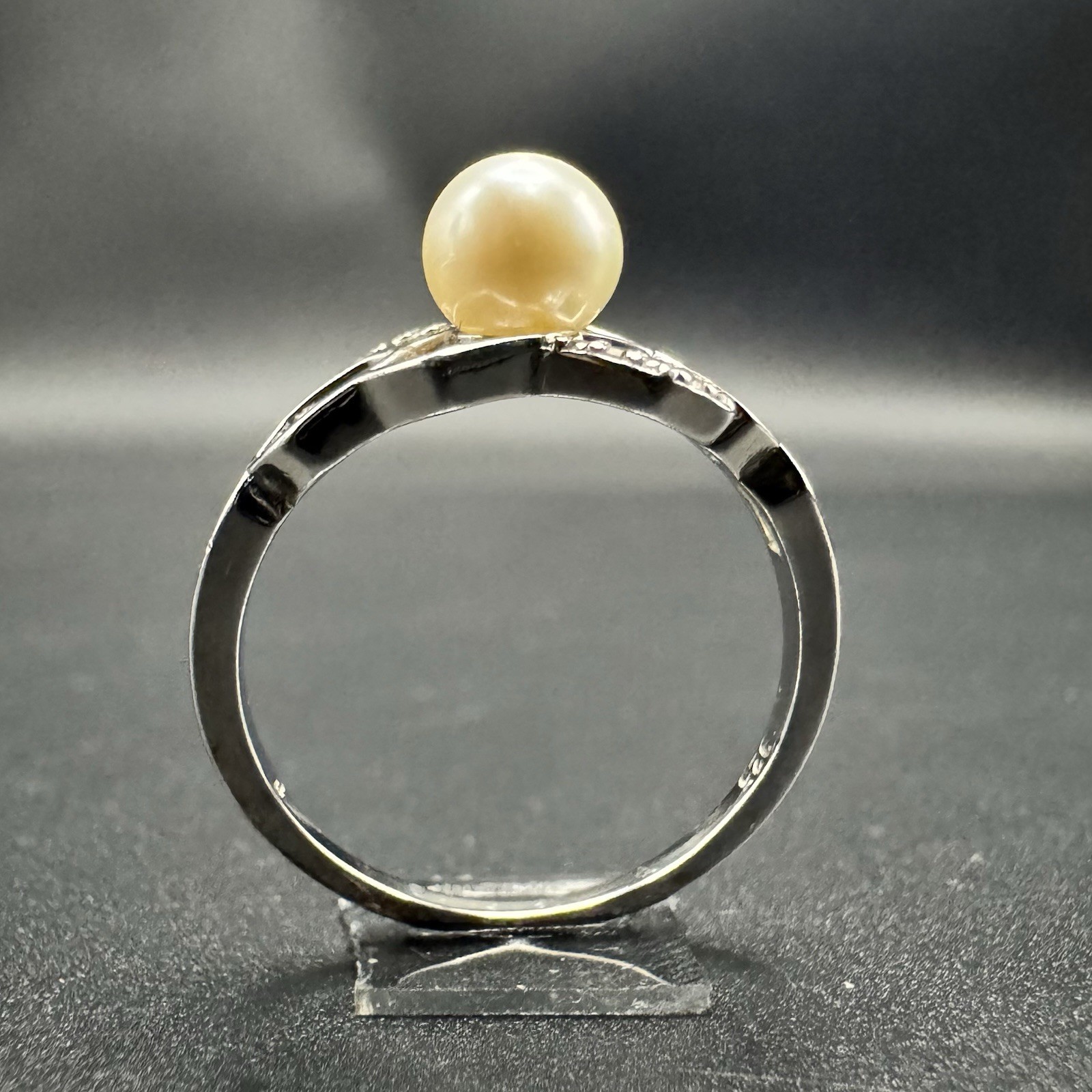 Vintage Sterling Silver .925 Pearl Ring w Small Stones Size 8 Weight 2.42g