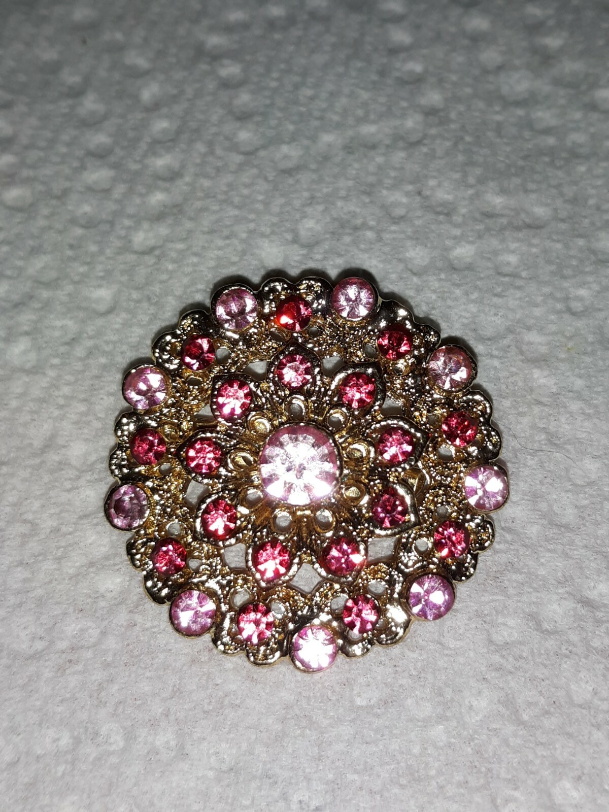 Vintage! Gold Tone Scalloped Open Cut Round Pinks/Purples Rhinestones Brooch Pin