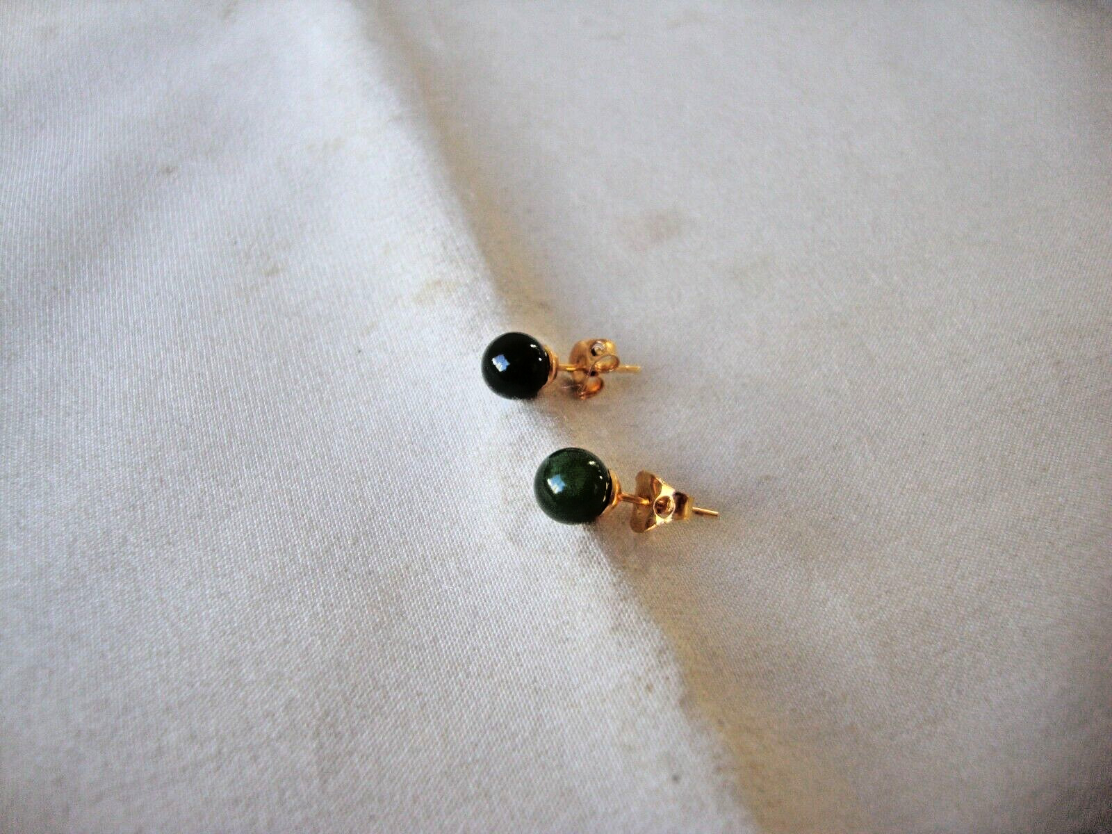 VINTAGE CLASSIC CHINESE 6MM GREEN JADE BALL YELLOW GOLD FILLED STUD EARRINGS