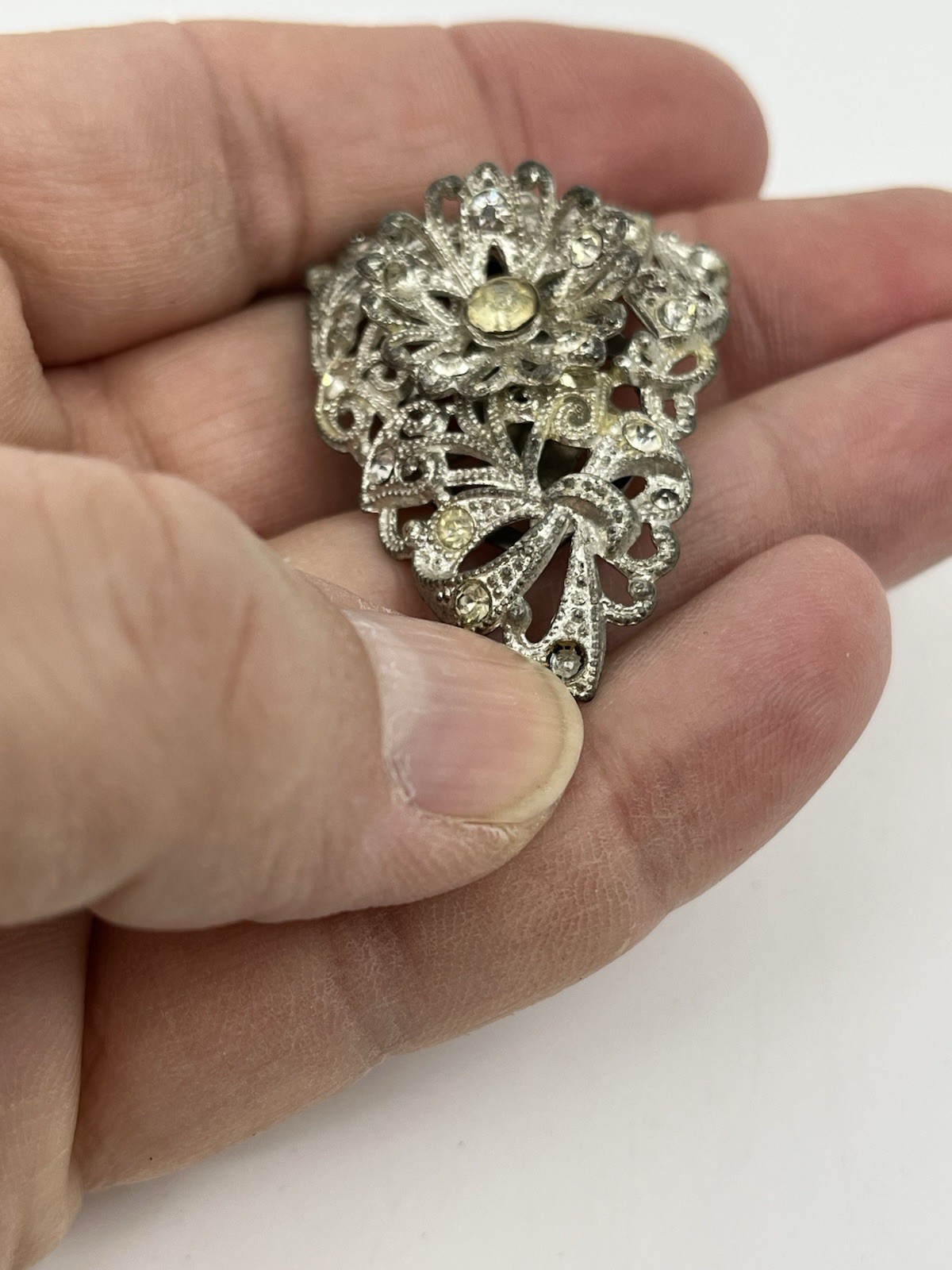 Vintage New England Glassworks NE Silver Tone & Rhinestone Dress Clip Read