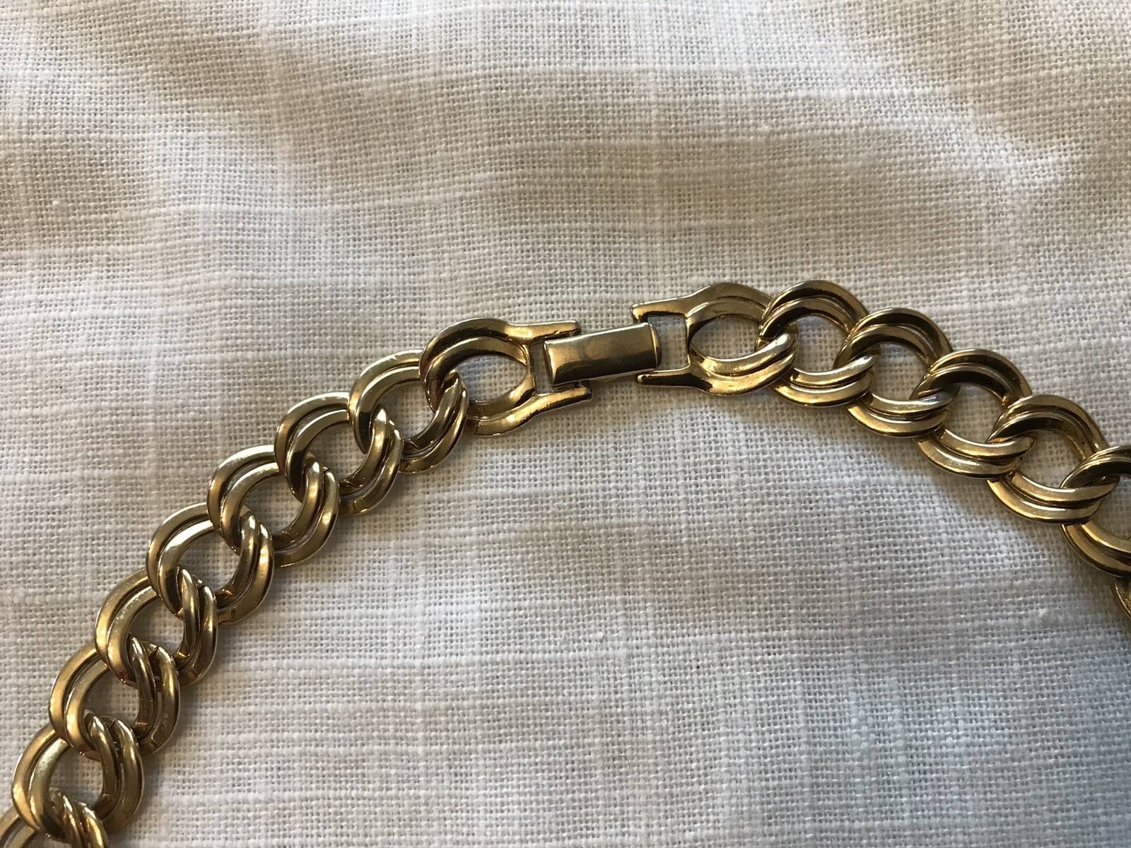 VINTAGE 18” Double CURB LINK Chunky NECKLACE Shiny GOLD TONE GRADUATED VGUC