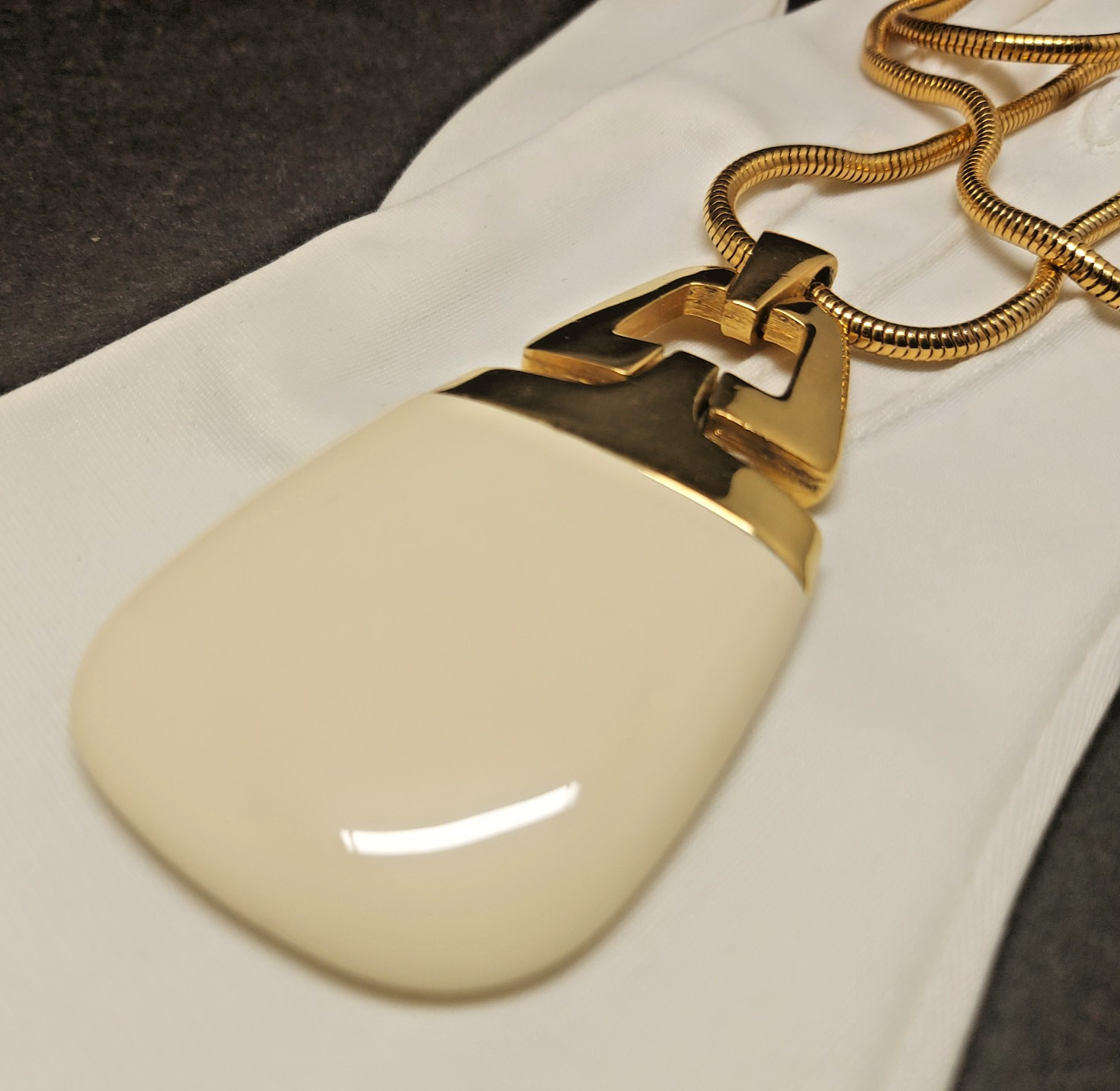 Crown Trifari Ivory Cream Lucite Gold Tone Pendant Necklace Vintage Signed