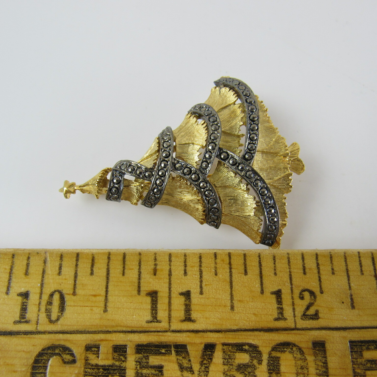 Vintage Christmas Tree Brooch Unsigned Beauty Collectible Jewelry Gift Keepsake