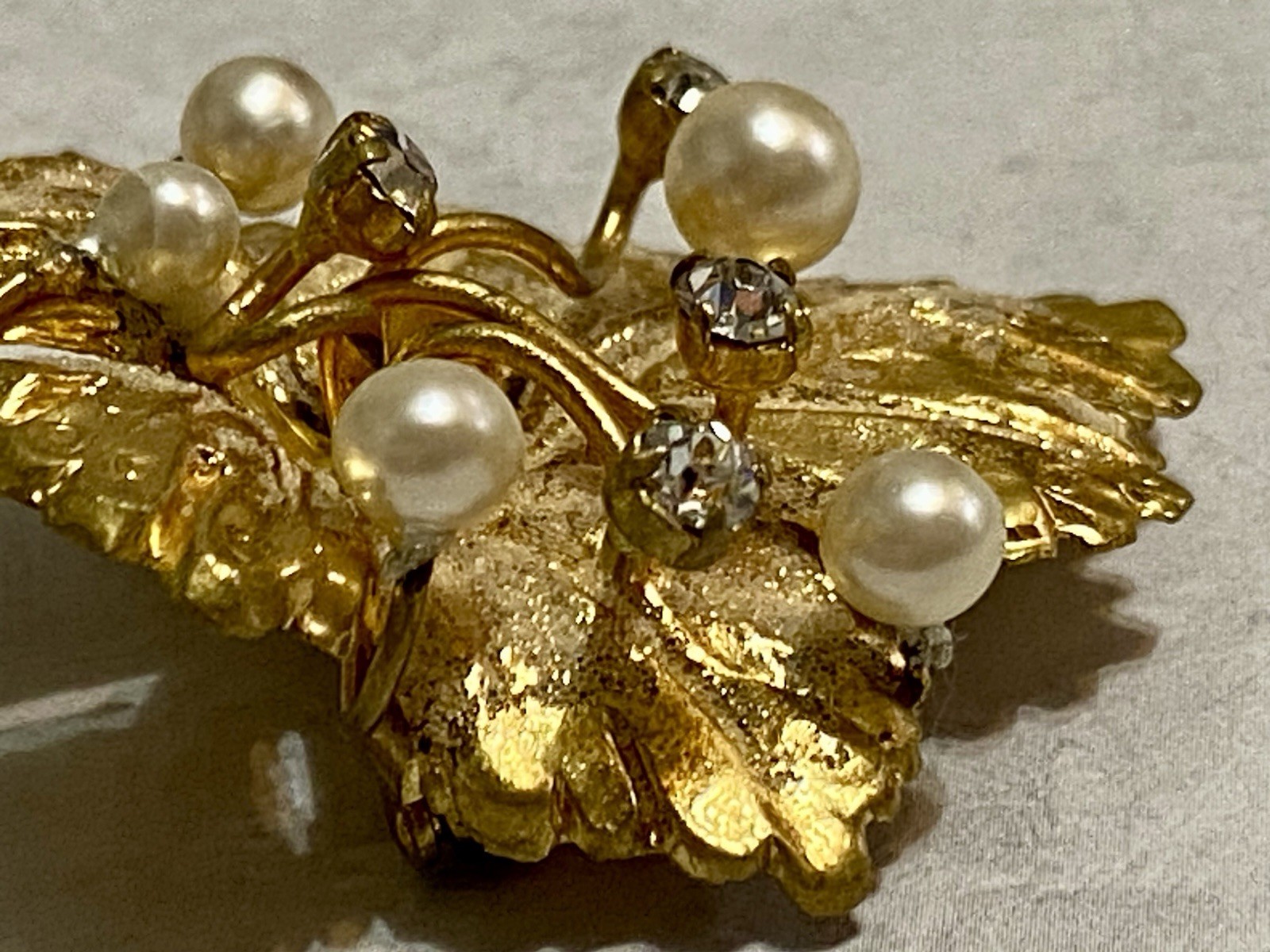 Vintage Gold Tone Brooch Leaf Clear Rhinestones & Pearls Made In Austria