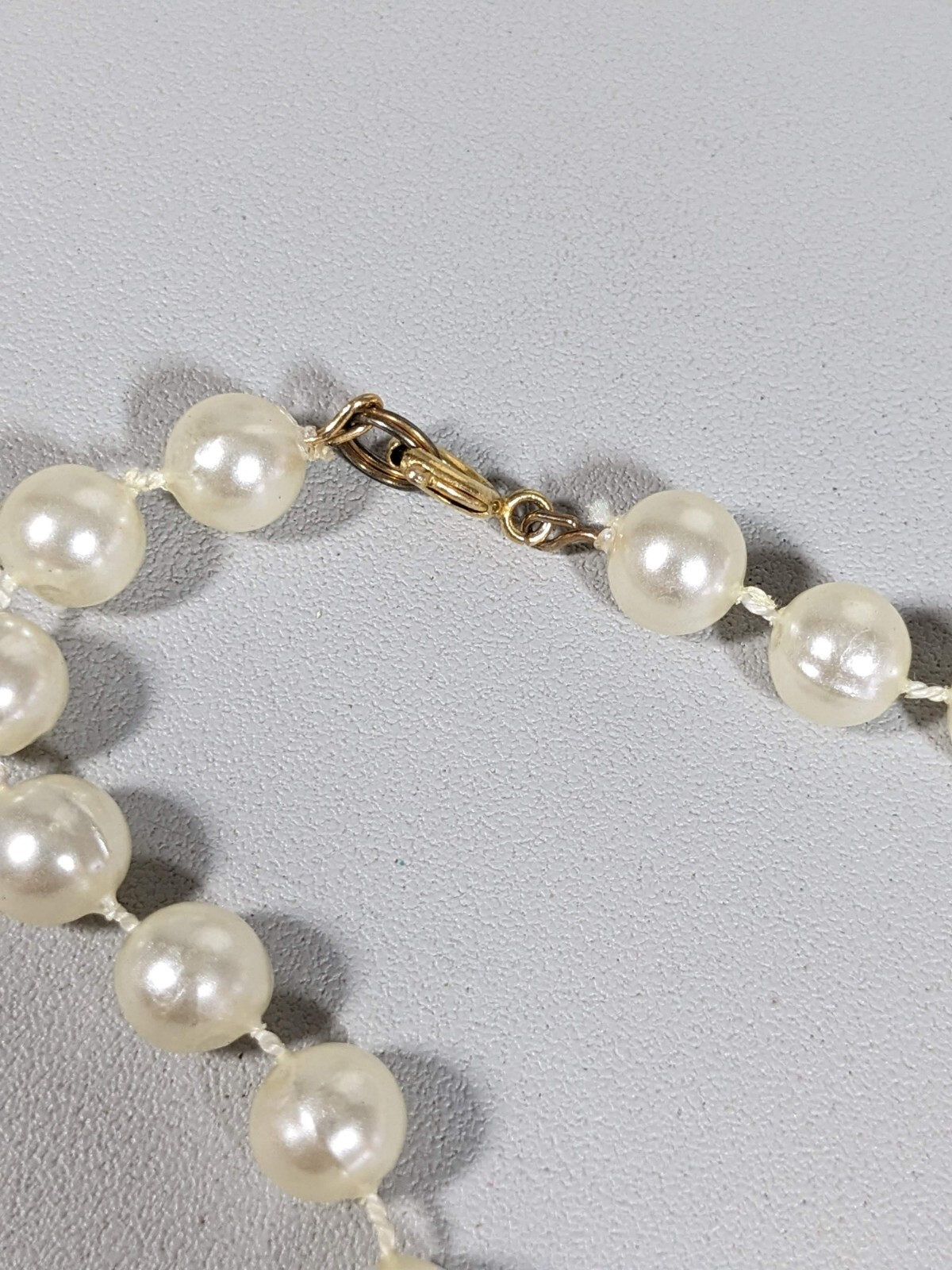 Vintage Ivory Color Faux Pearl 8mm Acrylic Bead Necklace 17.5 inch