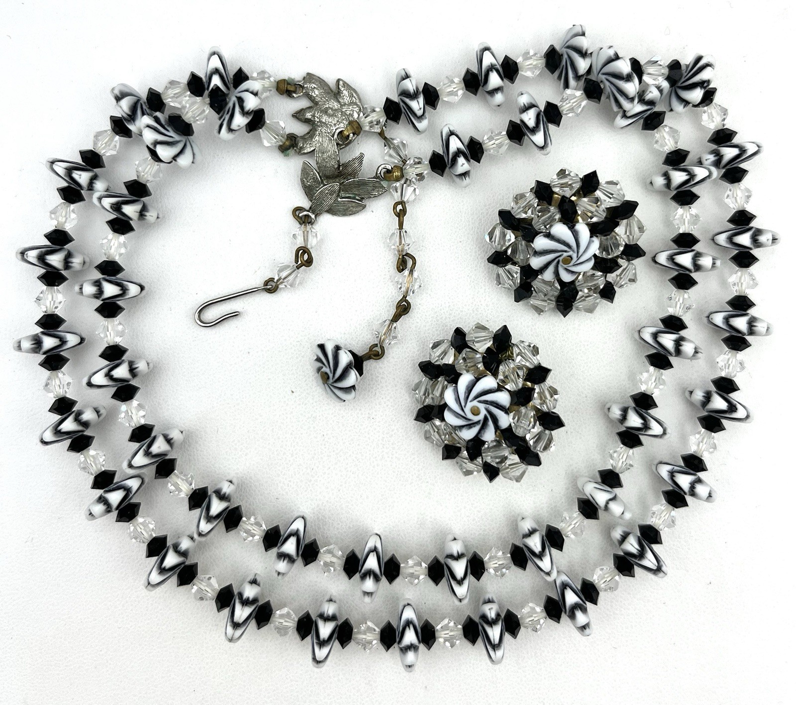 Vintage WHITE & BLACK Plastic FLOWER Two Strand Necklace & Earrings SWIRLY
