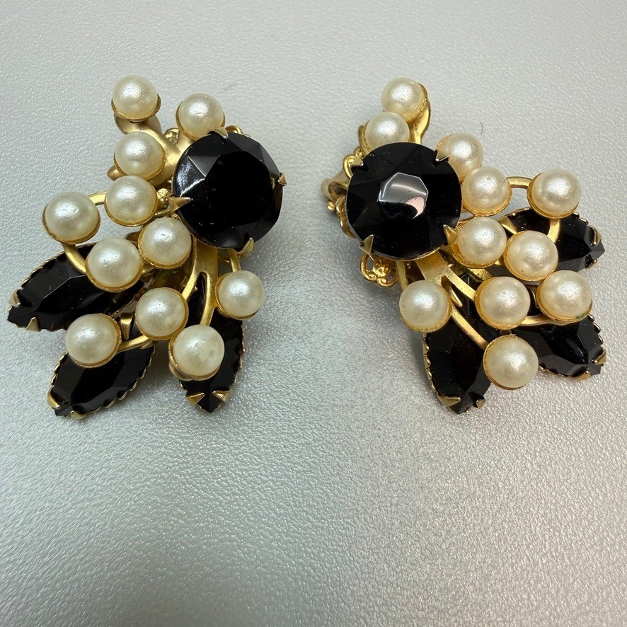 Beaujewels Vintage Large Brooch and Earring Set Black Rhinestone and Faux Pearl