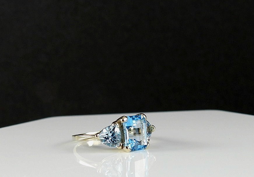 Vintage Solid 10K White Gold Ring 3 Stones Blue Topaz Gemstone Fine Jewelry