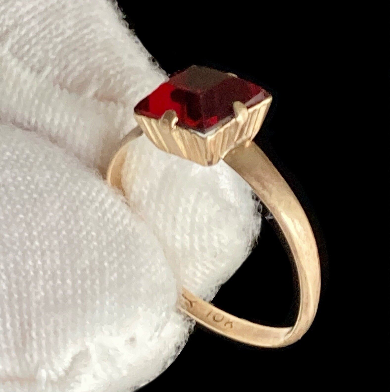 10k Yellow Gold Red Glass Ring Adjustable Band Size 4.75 Uncas Ladies Vintage