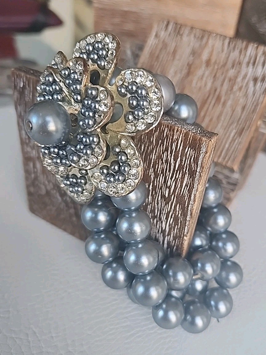 Vintage Gray Faux Pearl And Rhinestone Flower Bracelet Wedding Classic Elegant