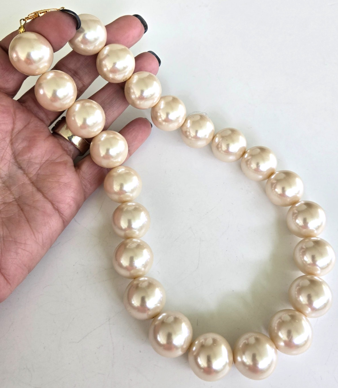 Vintage Chunky Faux Pearl Choker Necklace 19″ Gold Tone Fish Hook Clasp