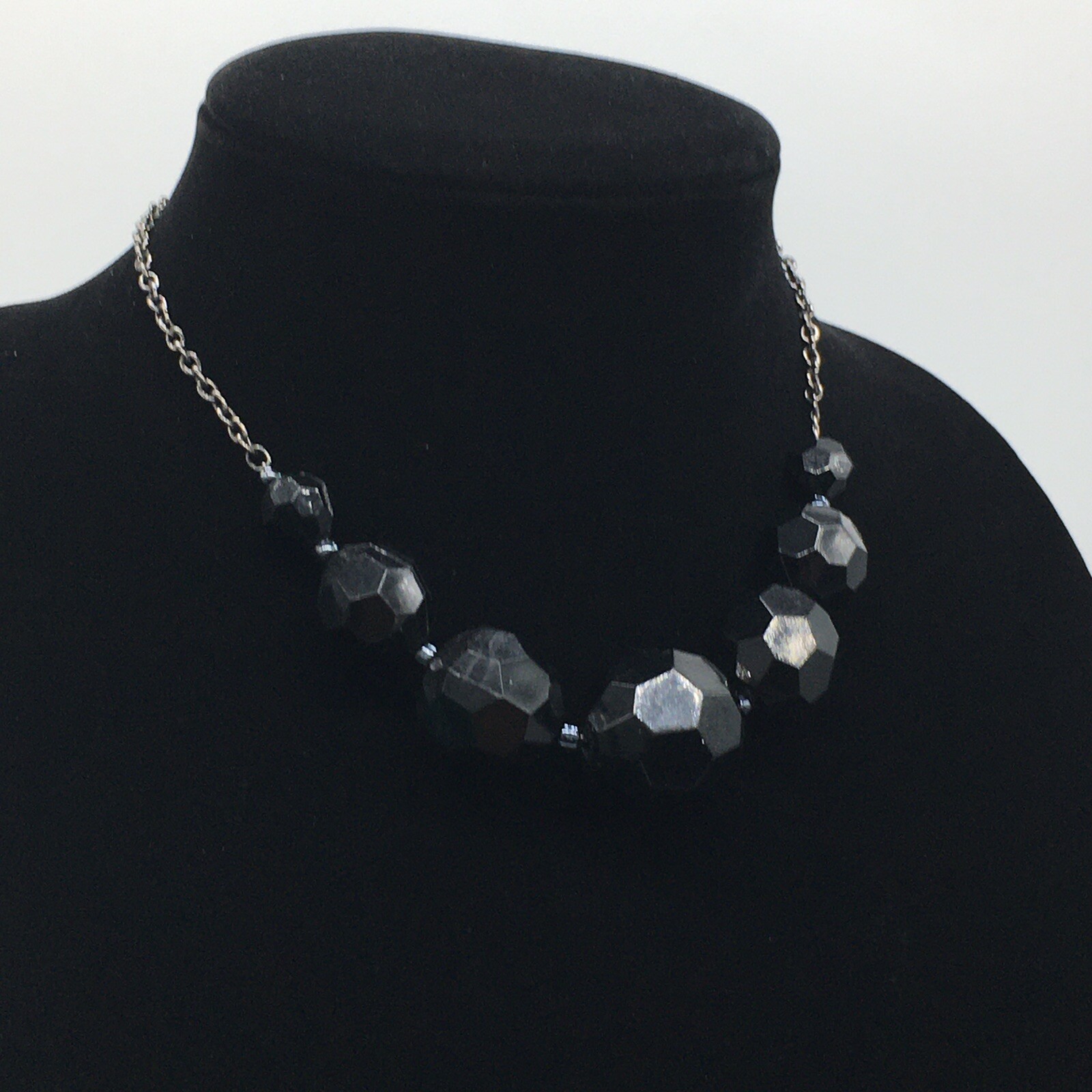 Silver Tone Graduated Faceted Acrylic Black Beaded Necklace 16”