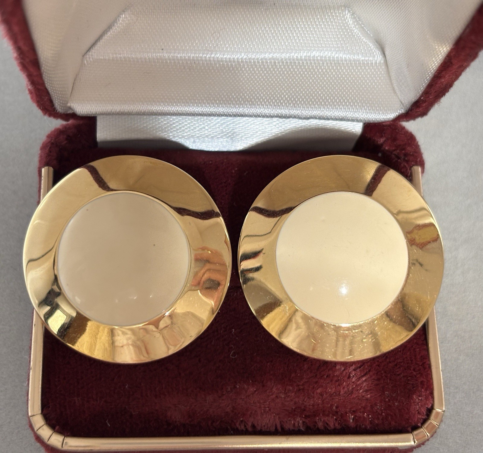 Vintage gold-tone and ivory resin round stud earrings 30mm in diameter beautiful