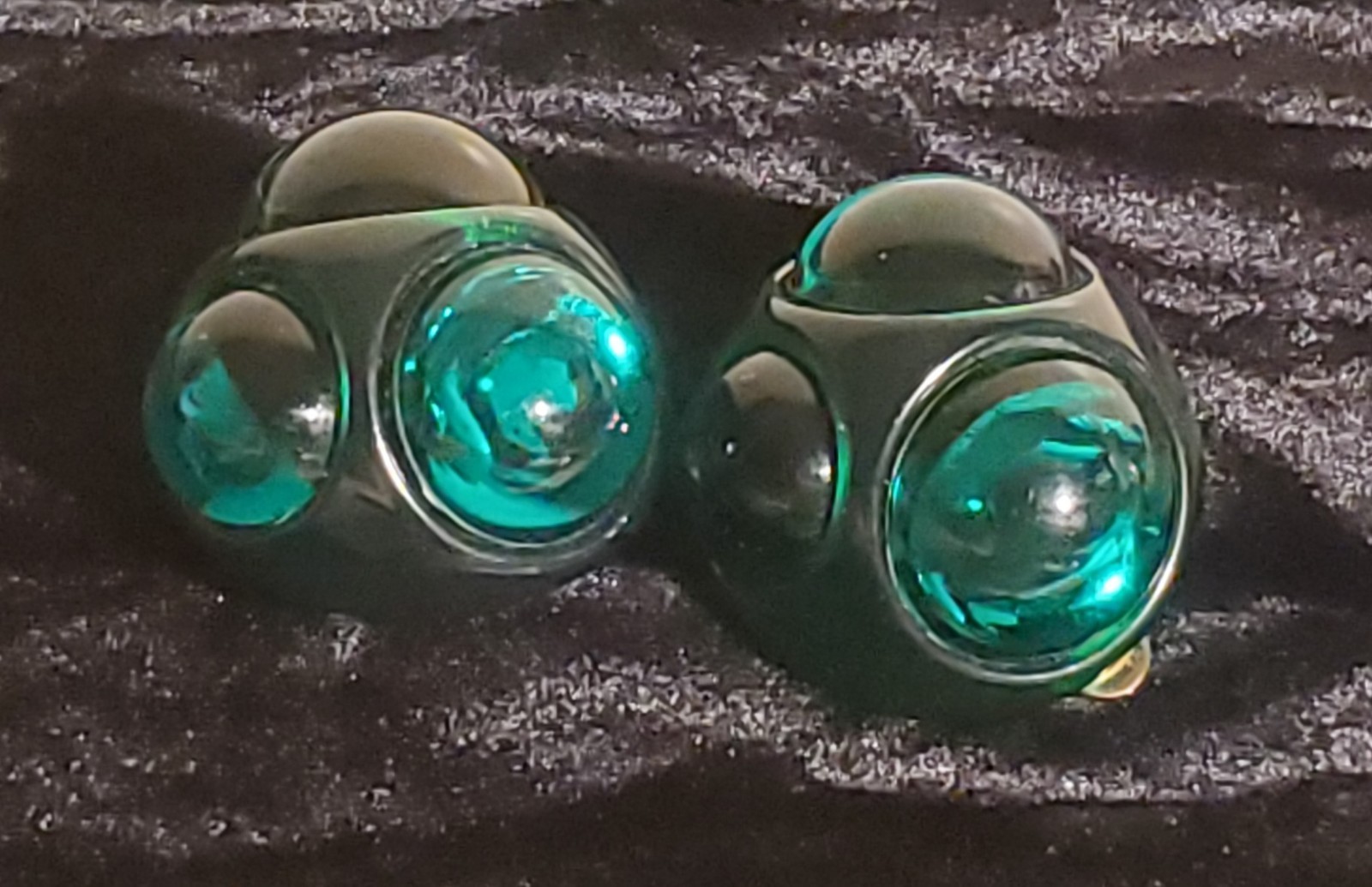 HUGE VTG 80S VOGUE STYLE GREEN ON GREEN EARRINGS CHUNKY MOGAL LUCITE CLIP-ON