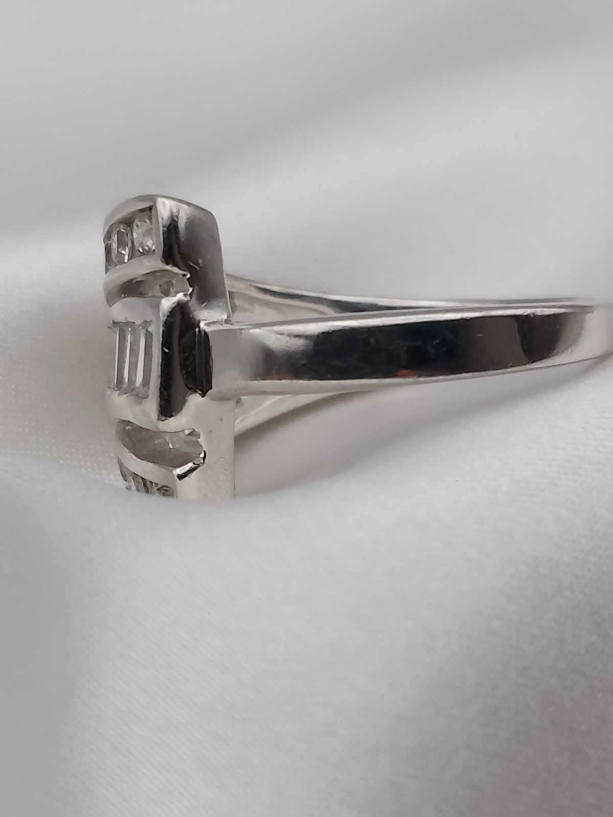 Sterling Silver Crystals Round & Baguette 3 row V Chevron Ring Size 9 Vtg 6.3 gr