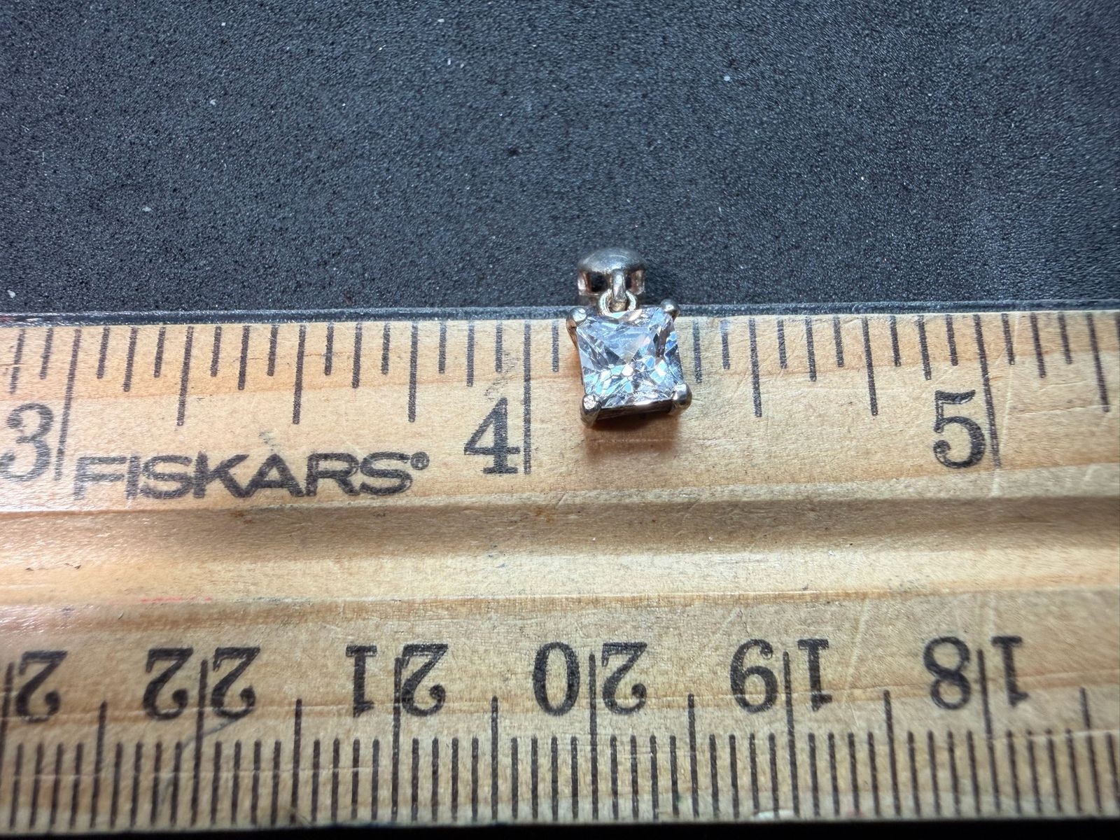 0.80g Vintage Sterling Silver 925 Heart Bail Pendant Square Clear Sparkling M