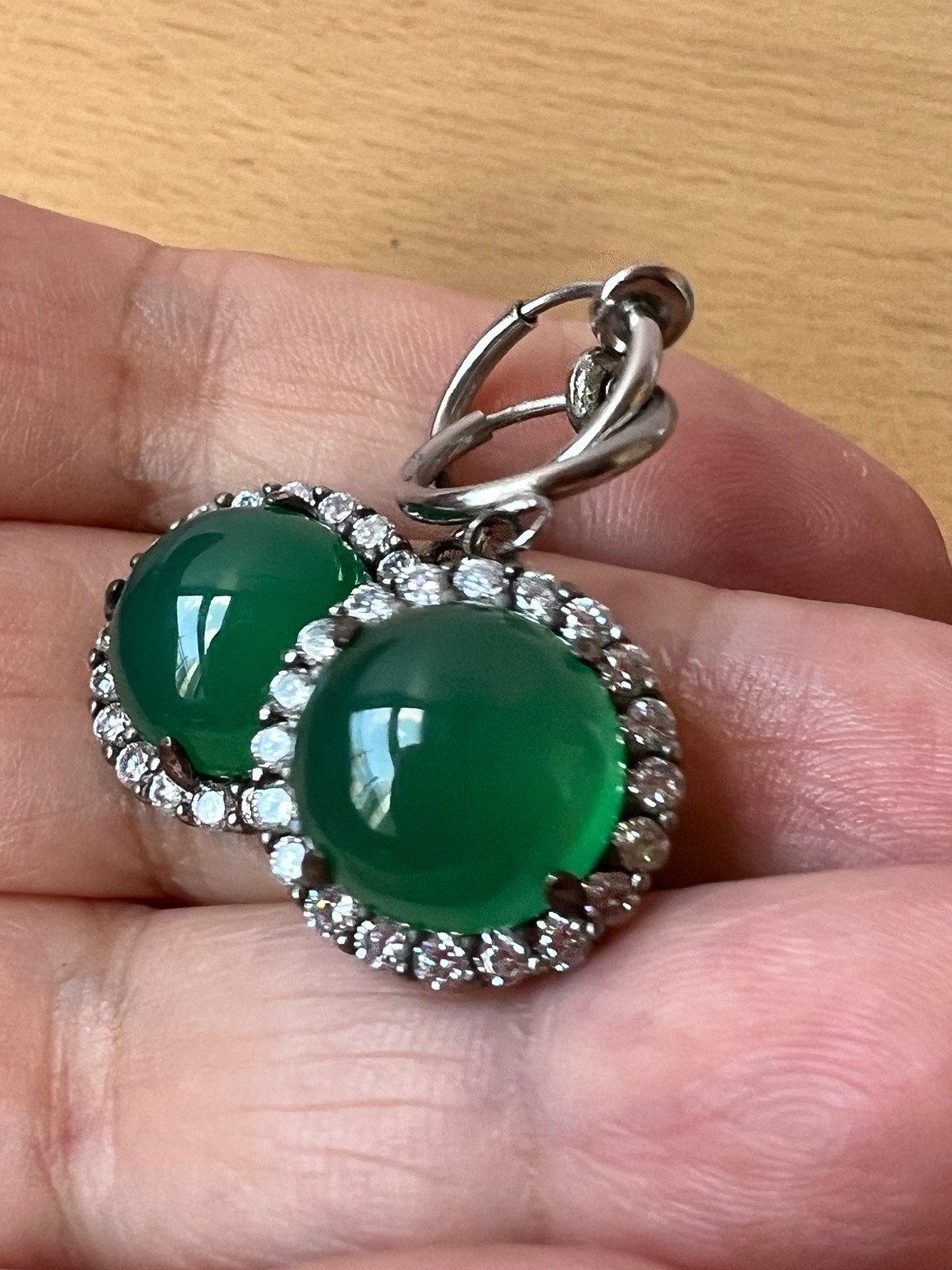 VINTAGE VIVID GREEN CABOCHON STONES DROP DANGLE SILVER TONE HOOP EARRINGS