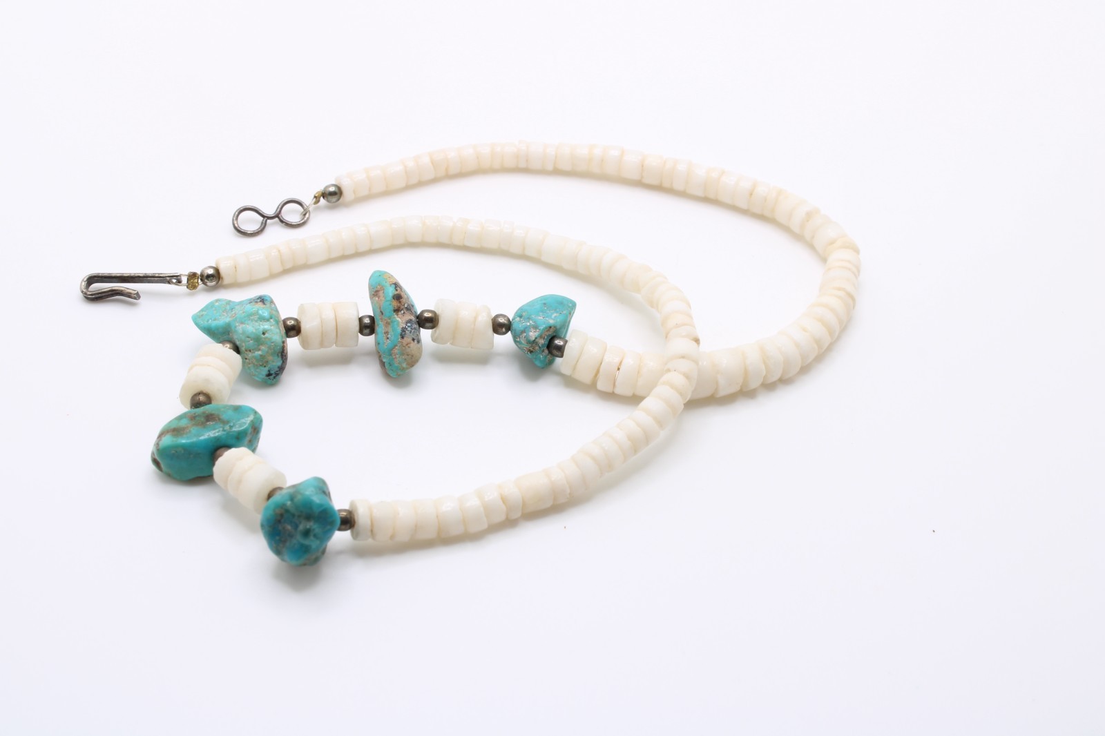Vintage Native American Turquoise Stone & White Shell Heishi Necklace 17.5 In